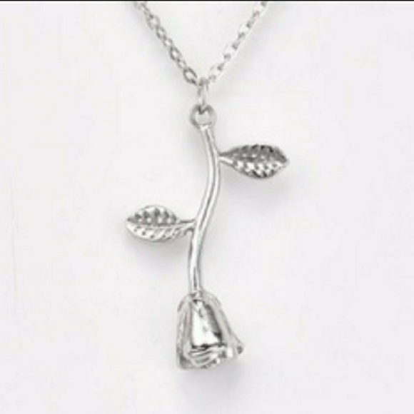 Jewelry - LAST 1⚠️ SILVER ROSE PENDANT NECKLACE💕